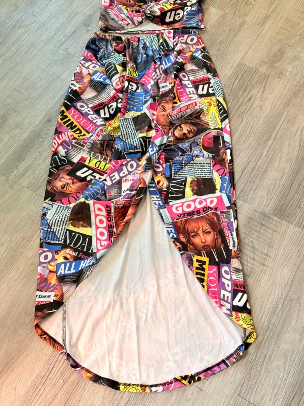 Colorful Multicolor Graphic Leggings Set - Vibrant Magazine Print - Picture 3 of 11